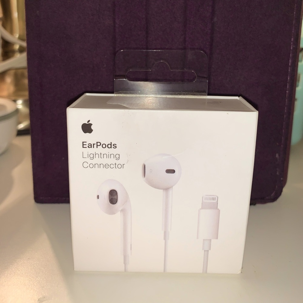 Apple lightning connector box